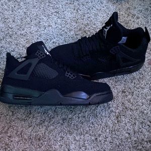 Jordan 4 “Black cats”